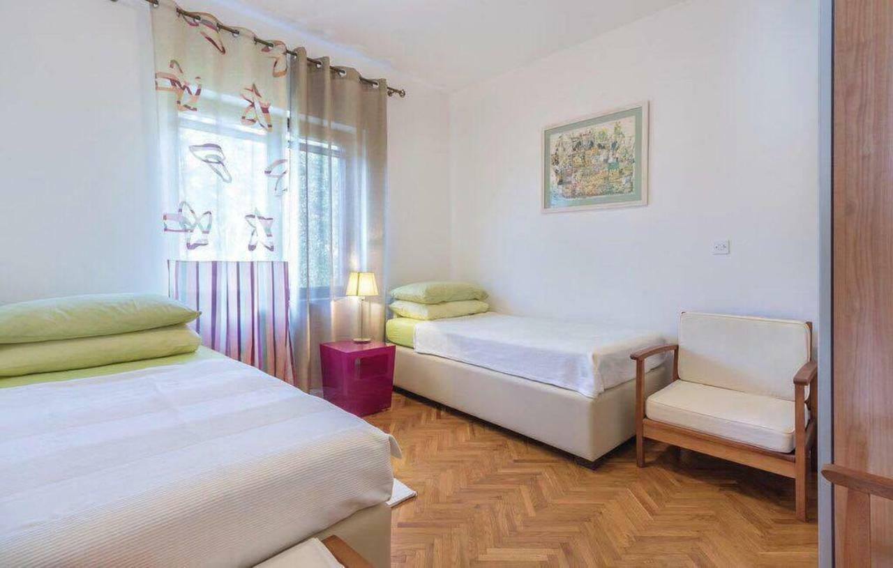 Appartement Apartman Eta à Pula Extérieur photo