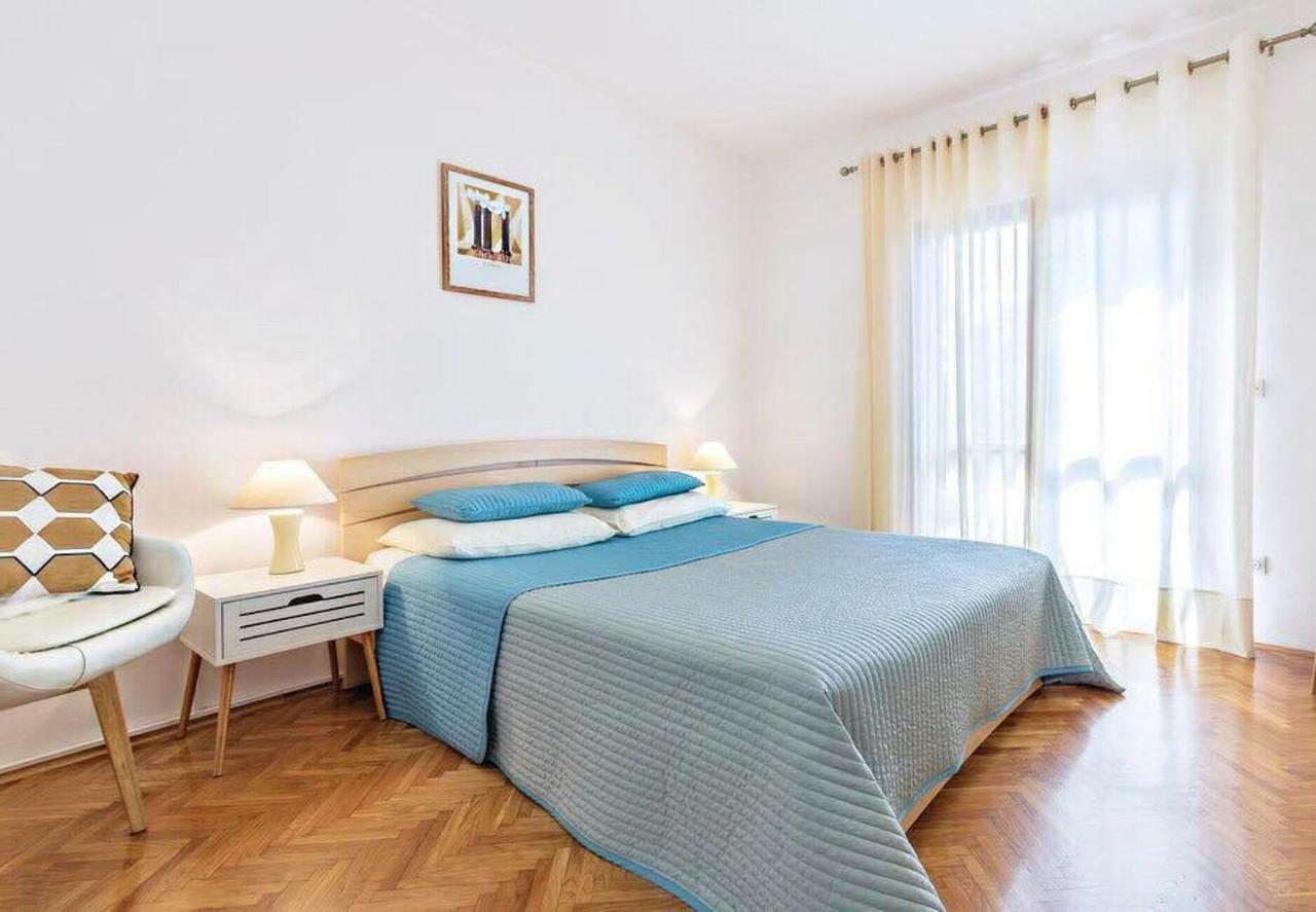 Appartement Apartman Eta à Pula Extérieur photo