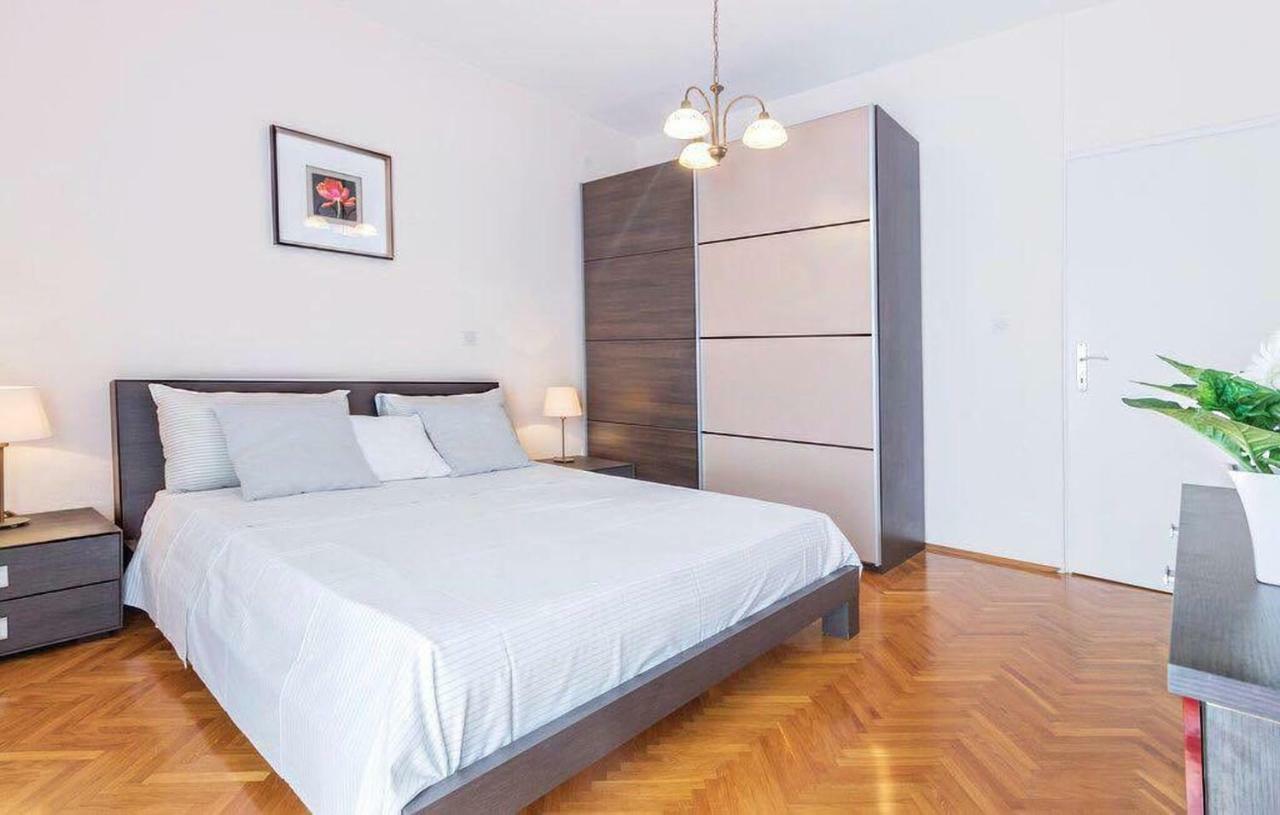 Appartement Apartman Eta à Pula Extérieur photo